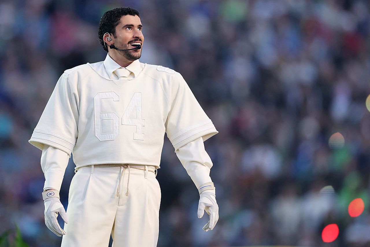 <p>Суперзвездата Bad Bunny оглави грандиозното шоу на полувремето на Apple Music Super Bowl LX, което се проведе на 8 февруари 2026 г. на стадион &bdquo;Ливайс&ldquo; в Санта Клара, Калифорния.&nbsp;Президентът на САЩ, Доналд Тръмп, разкритикува шоуто и каза, че е "е абсолютно ужасно"</p>