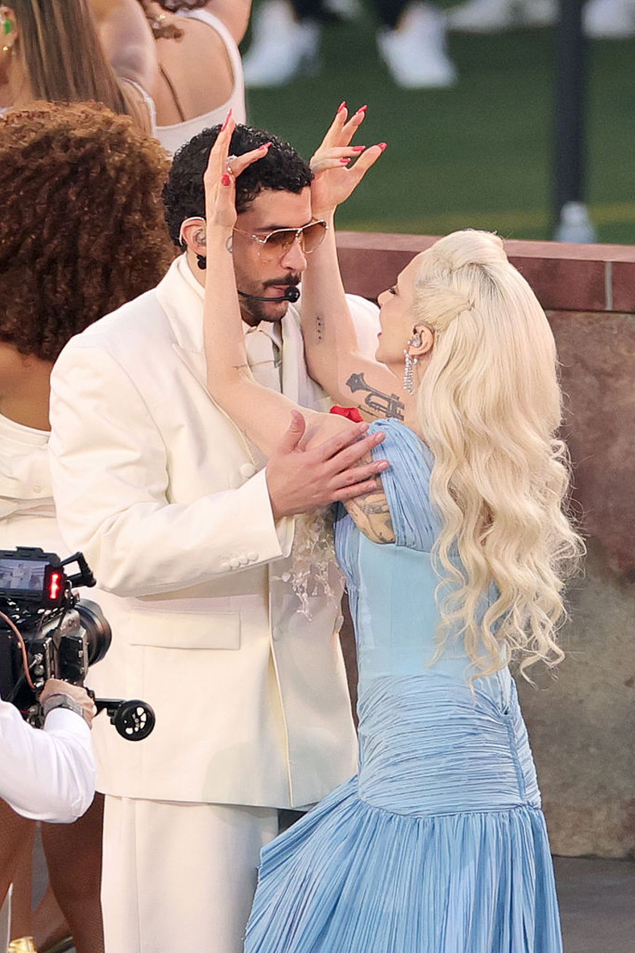 <p>Суперзвездата Bad Bunny оглави грандиозното шоу на полувремето на Apple Music Super Bowl LX, което се проведе на 8 февруари 2026 г. на стадион &bdquo;Ливайс&ldquo; в Санта Клара, Калифорния.&nbsp;Президентът на САЩ, Доналд Тръмп, разкритикува шоуто и каза, че е "е абсолютно ужасно"</p>