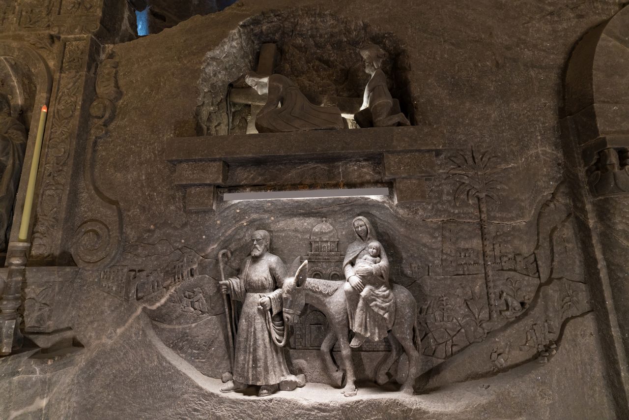 <p>Разходка в &bdquo;Солния град&ldquo; &ndash; мината Величка, която крие катедрали под земята</p>