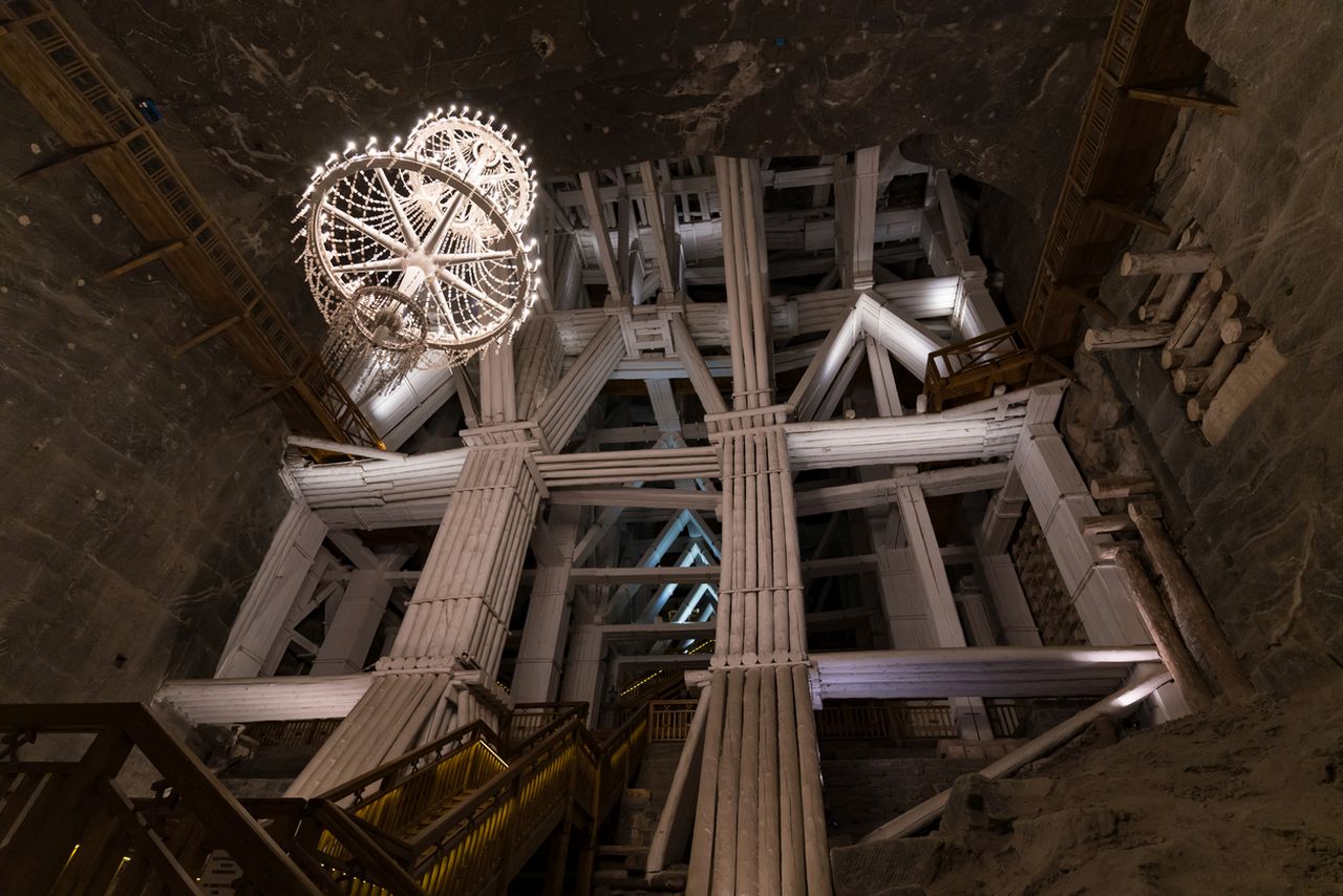 <p>Разходка в &bdquo;Солния град&ldquo; &ndash; мината Величка, която крие катедрали под земята</p>