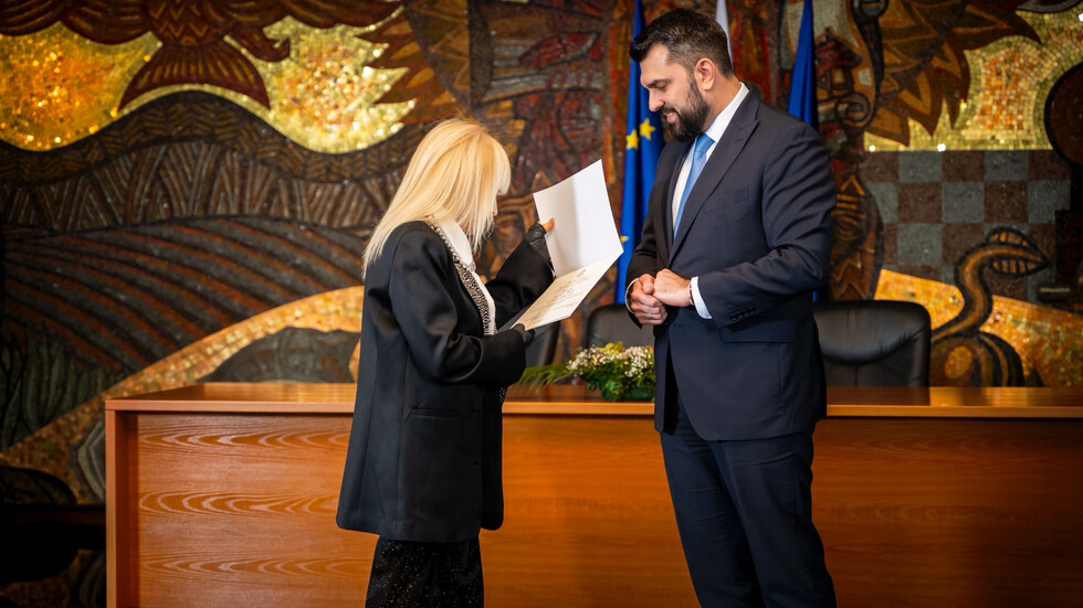 Лили Иванова бе удостоена със „Златна лаврова клонка“ на МВнР