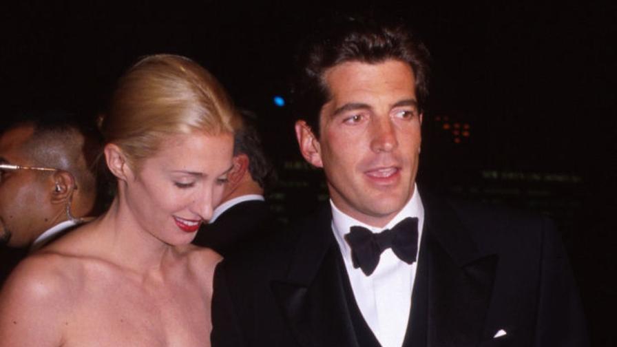 „Тя го плени“: Истинската любовна история на Джон Кенеди-младши и Каролин Бесет