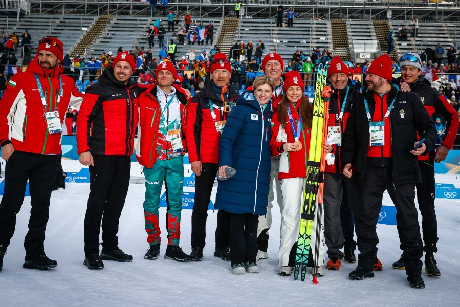 Награждаване на Лора Христова след бронзовото отличие на Зимните олимпийски1