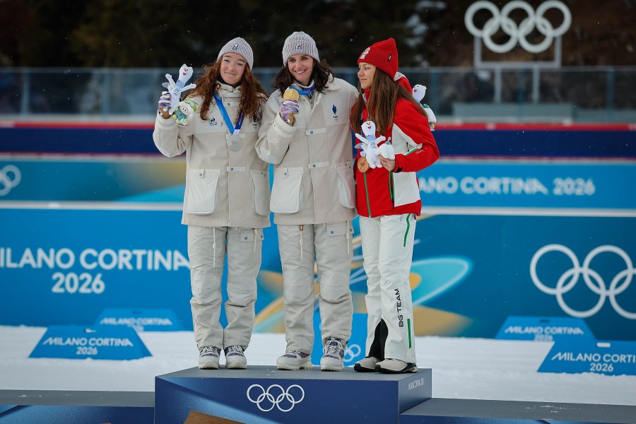 Награждаване на Лора Христова след бронзовото отличие на Зимните олимпийски1