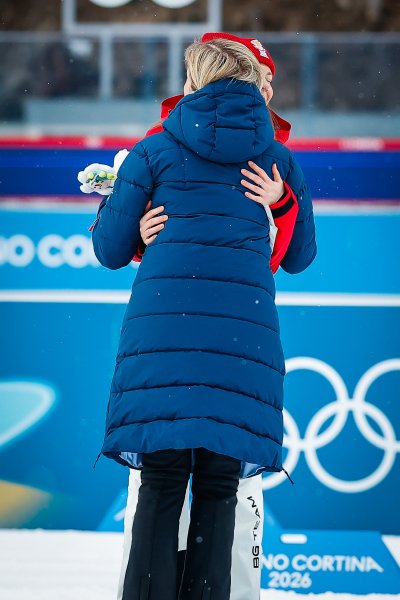 Награждаване на Лора Христова след бронзовото отличие на Зимните олимпийски1