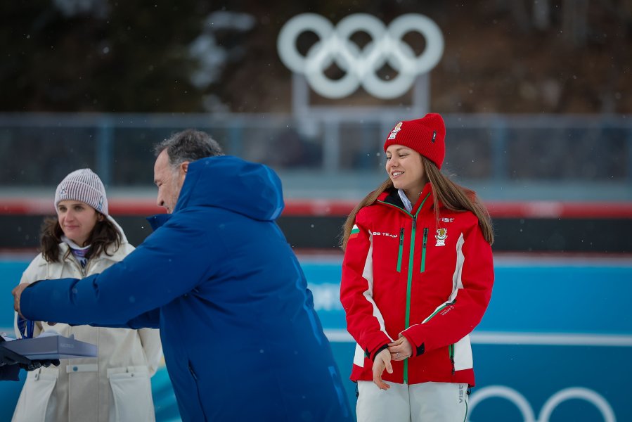 Награждаване на Лора Христова след бронзовото отличие на Зимните олимпийски1