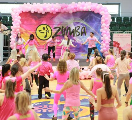 Този февруари Party in Pink™ Zumbathon® отново ще обедини Зумба