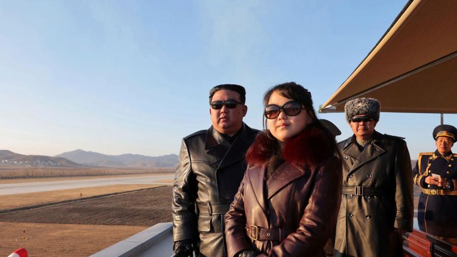 <p>Наследницата на КНДР - дъщерята на Ким все по-близо до върха</p>