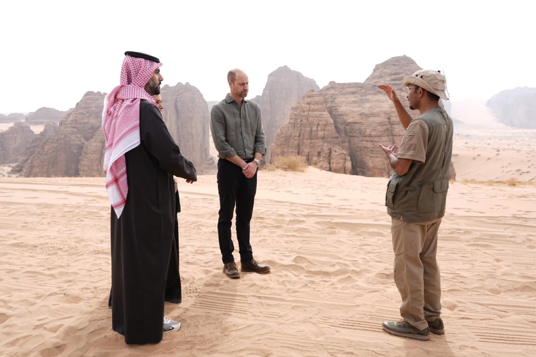 <p>Принц Уилям завърши първото си посещение в Саудитска Арабия с визита в природния резерват Шараан и историческия град Ал-Ула, запознавайки се с програми за опазване на застрашени видове и устойчиво земеделие.</p>