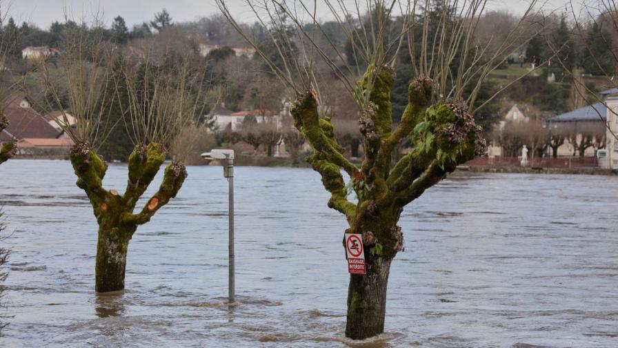 Жертва и 450 000 домакинства без ток: Бурята...