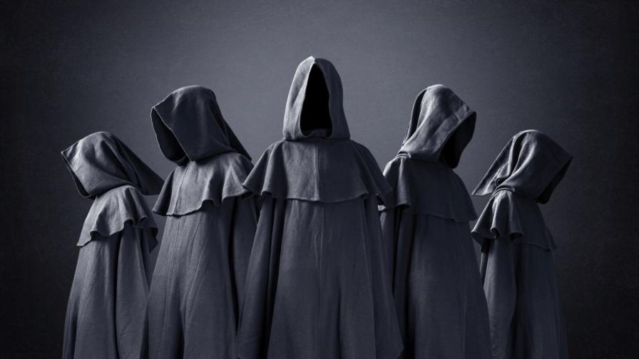 <p>Ритуални одежди, огън и трупове в кръг: Кошмарът, който шокира света в края на XX век</p>