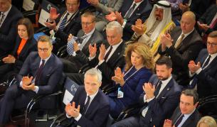 <p>Дипломация на високо ниво: Йотова в центъра на световни разговори в&nbsp;Мюнхен</p>