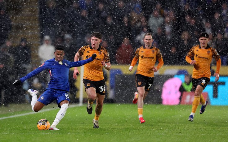 Скандал с арести на фенове след хомофобски скандирания на Хъл - Челси