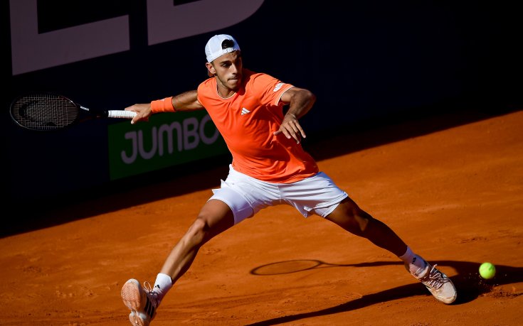 Трима аржентинци намериха място на полуфиналите в Буенос Айрес