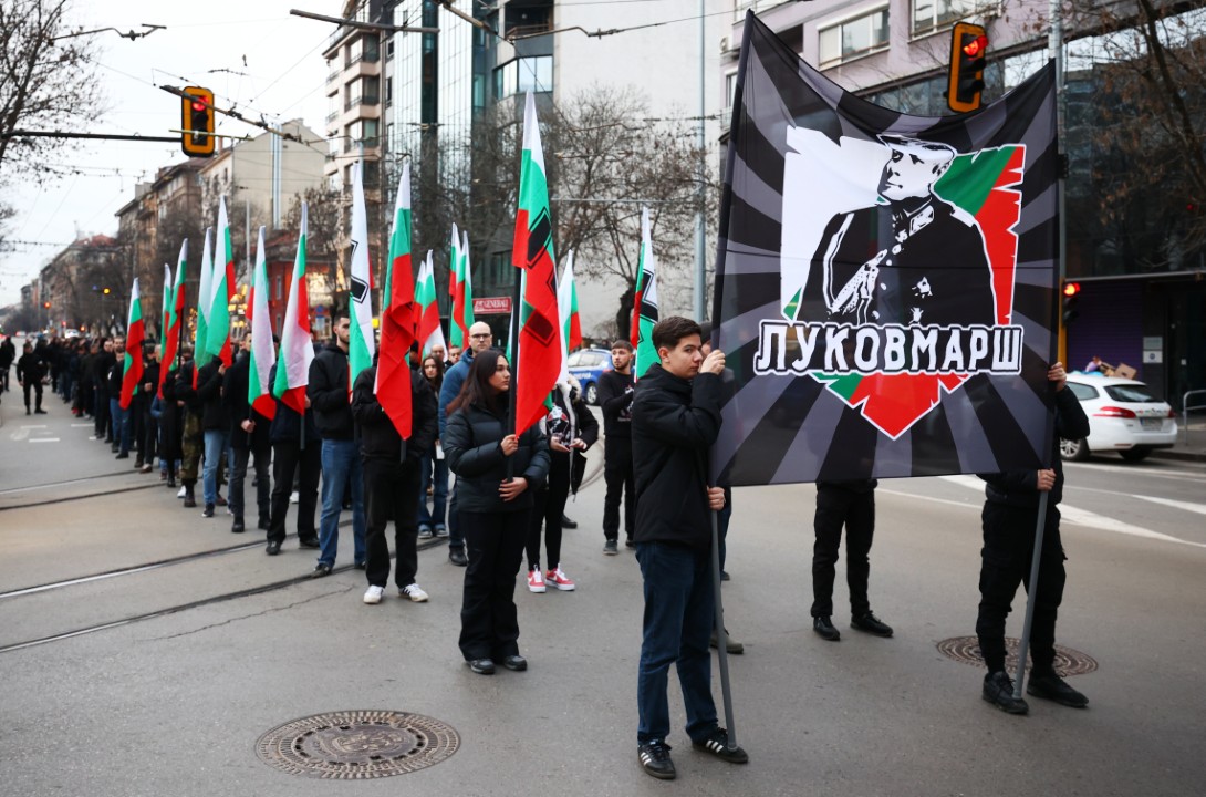 <p>Шествие в памет на ген. Христо Луков се проведе в София. То започна от ъгъла на бул. &bdquo;Княз Александър Дондуков&ldquo; и ул. &bdquo;Кракра&ldquo;, като продължи до ул. &bdquo;Тракия&ldquo;, където на фасадата на къща е поставена паметна плоча.</p>