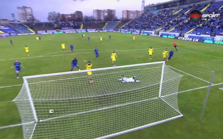 Страничната греда спря Левски от попадение срещу Ботев (видео)