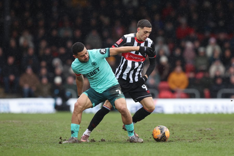 Гримсби Таун Уулвърхeмптън Уондърърс1