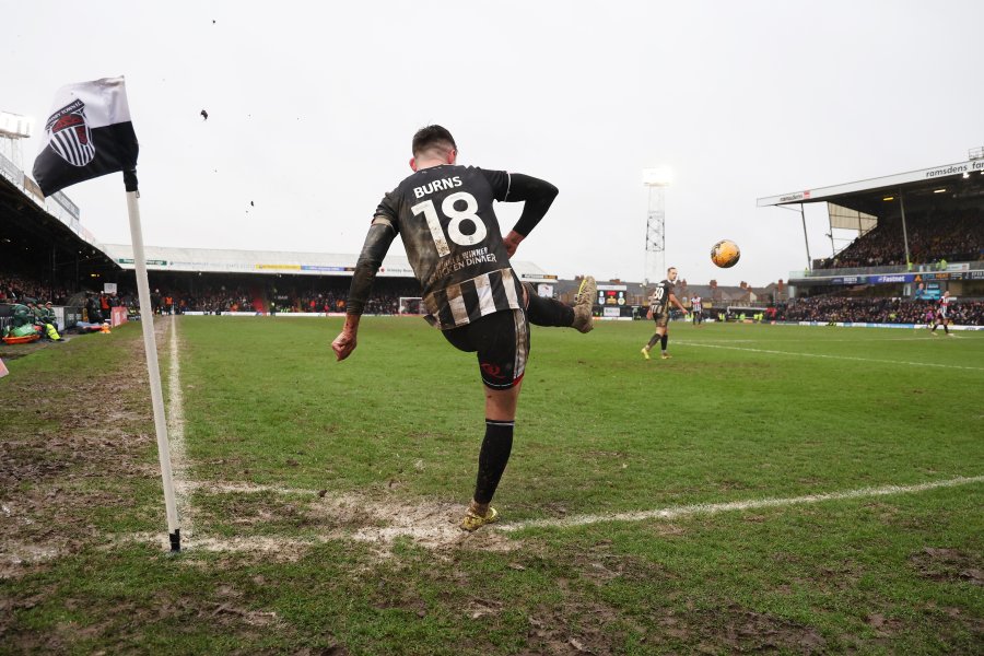 Гримсби Таун Уулвърхeмптън Уондърърс1