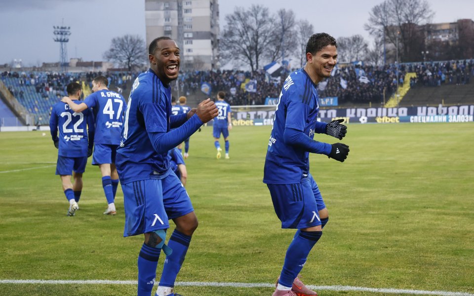 Левски смаза Ботев Пловдив на 