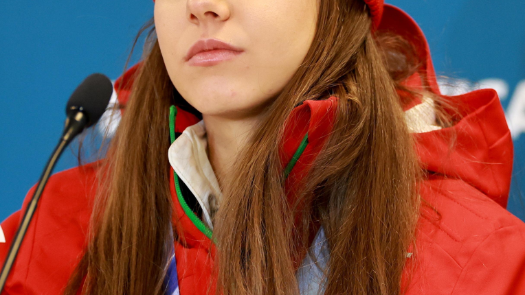 Снежната принцеса от Троян: Лора Христова, която омагьоса Милано-Кортина 2026