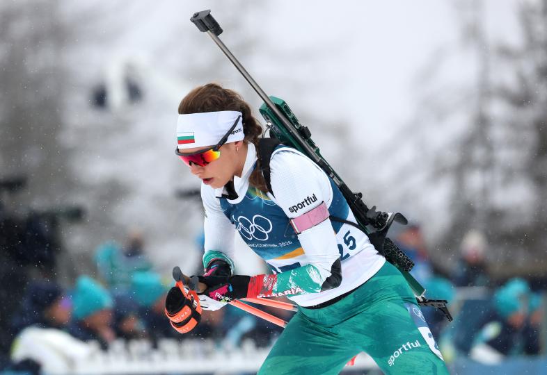 Снежната принцеса от Троян: Лора Христова, която омагьоса Милано-Кортина 2026 - снимка 7