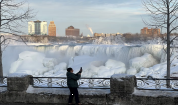 Замръзналият Ниагарски водопад