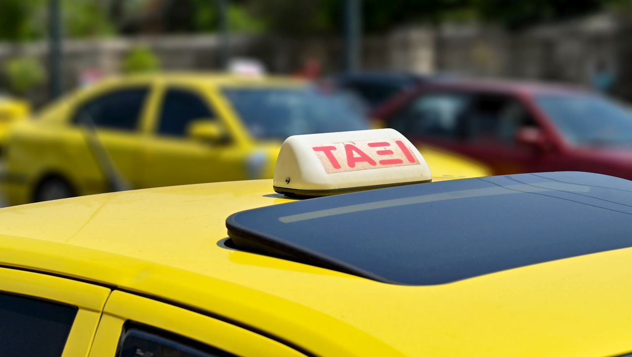 Гърция без таксита: Мащабна стачка парализира страната, шофьорите щурмуват летището в Атина