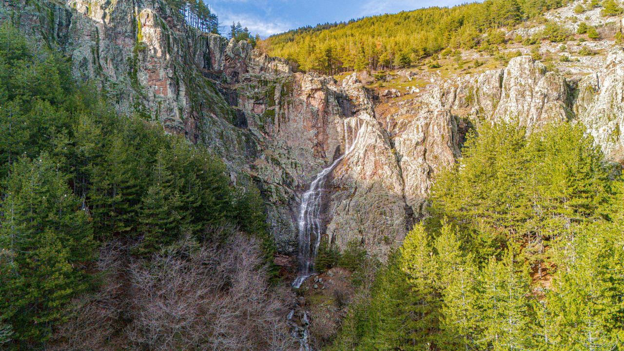 Водопад над село Безводно