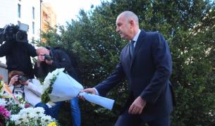 <p>Радев отдаде почит на Васил Левски, кабинетът "Гюров"&nbsp;положи клетва в НС</p>