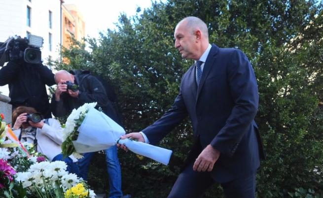 Румен Радев отдаде почит на Васил Левски, кабинетът 