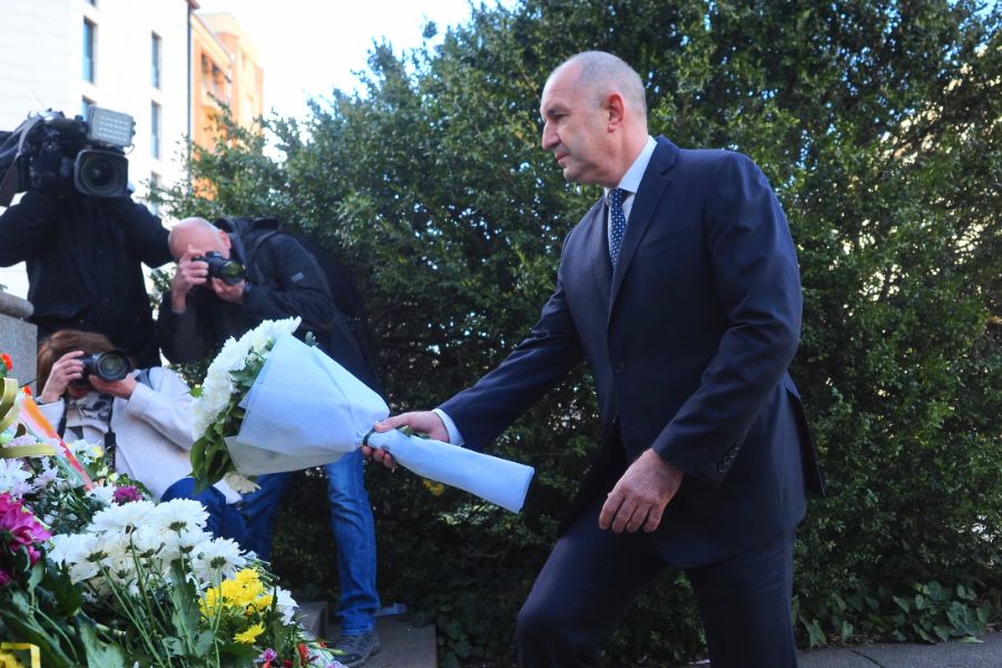 Румен Радев отдаде почит на Васил Левски, кабинетът "Гюров" положи клетва в Народното събрание