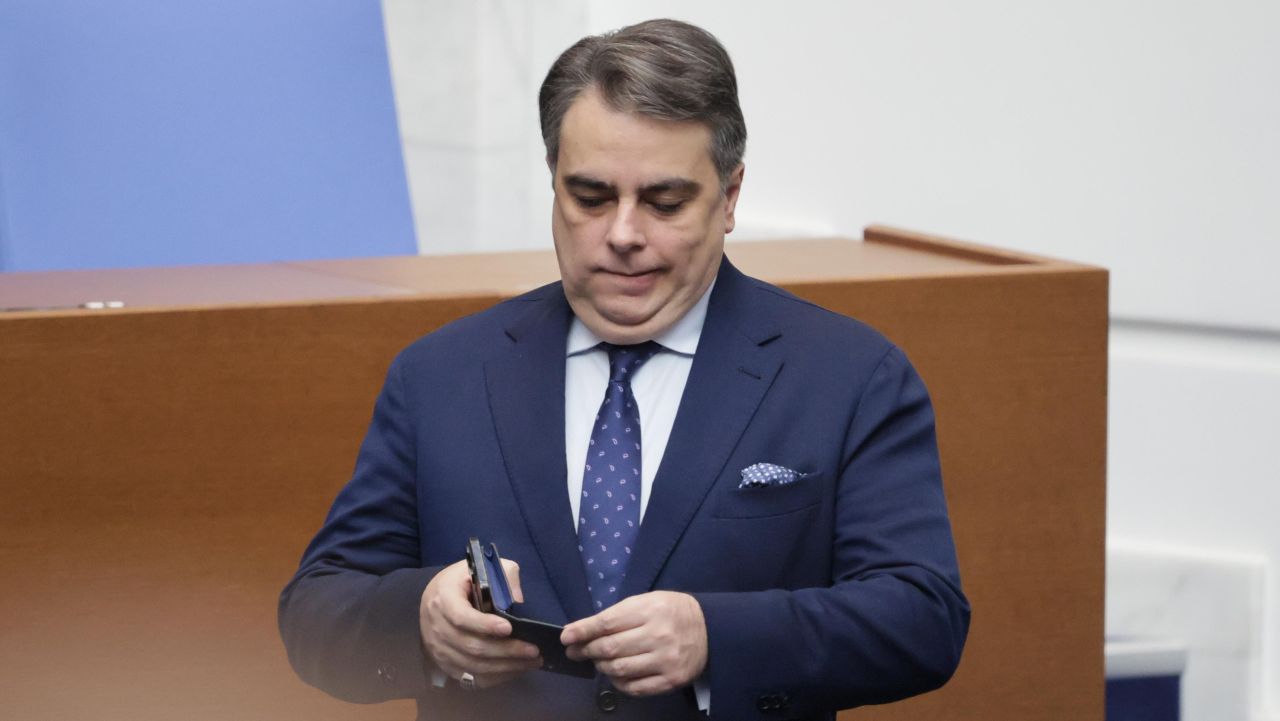 Министрите от служебния кабинет на Андрей Гюров положиха официално клетва пред Народното събрание в присъствието на президента Илияна Йотова.