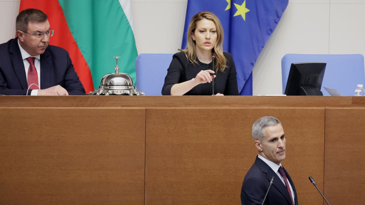 Министрите от служебния кабинет на Андрей Гюров положиха официално клетва пред Народното събрание в присъствието на президента Илияна Йотова.