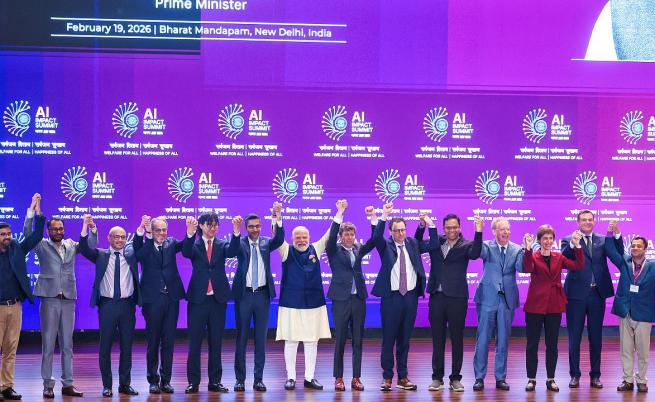 Война в света на AI: Неловка сцена между Алтман и Амодей в Индия