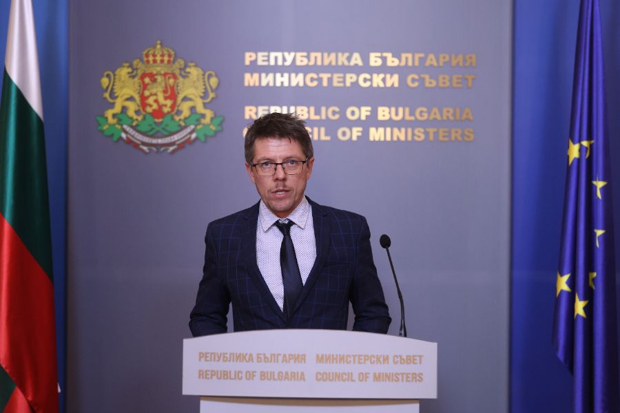 Ден след встъпването в длъжност на служебното правителство, вицепремиерът за честни избори Стоил Цицелков е депозирал оставката си. Това съобщи той по време на брифинг в МС.