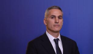 Андрей Гюров разговаря с посланика на Германия