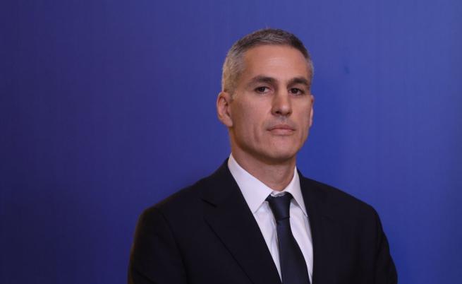 Андрей Гюров разговаря с посланика на Германия