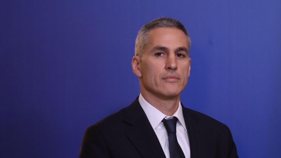 Андрей Гюров разговаря с посланика на Германия