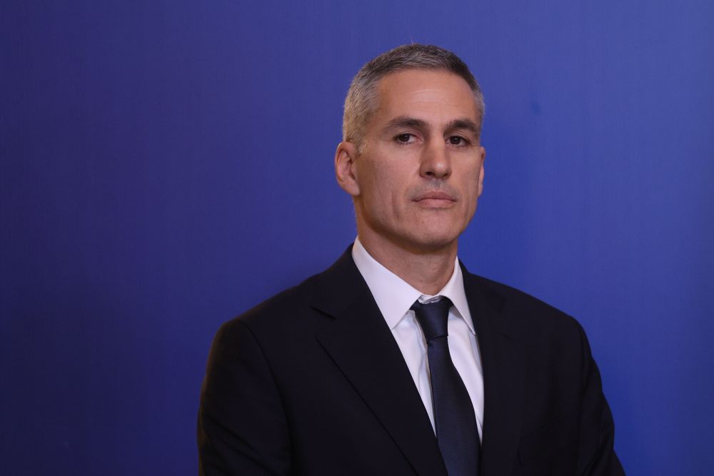 Андрей Гюров разговаря с посланика на Германия