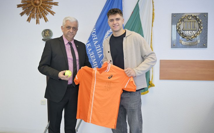 Александър Василев впечатлен от кампуса на НСА