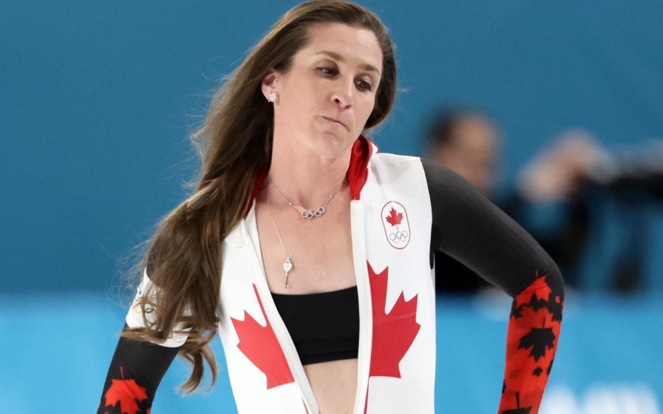 Заразно: и канадка показа сутиена си на олимпиадата