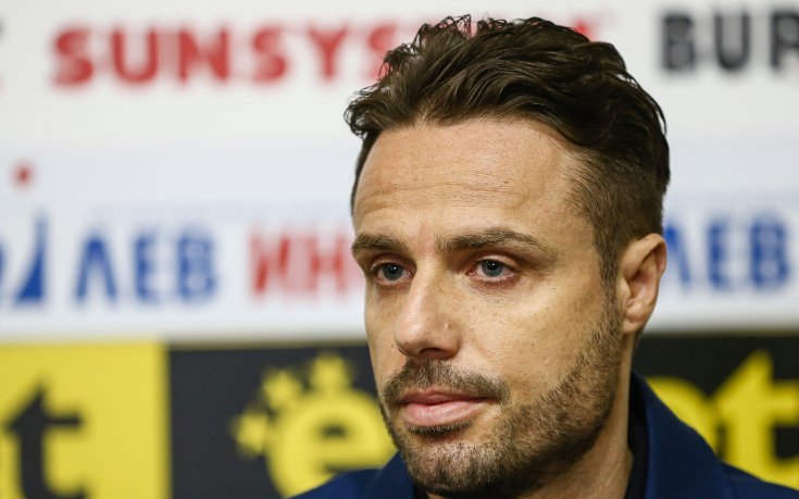 Любимец 13 слиза от голямата сцена със зрелищно шоу