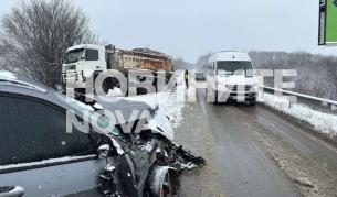 Снегорин и кола катастрофираха на пътя София - Варна