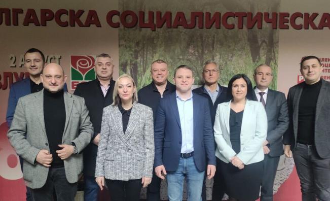 Националният съвет на БСП избра част от водачите на листи за изборите
