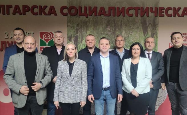 Националният съвет на БСП избра част от водачите на листи за изборите