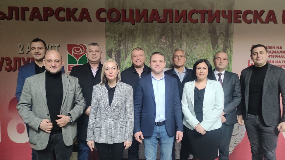 Националният съвет на БСП избра част от водачите на листи за изборите