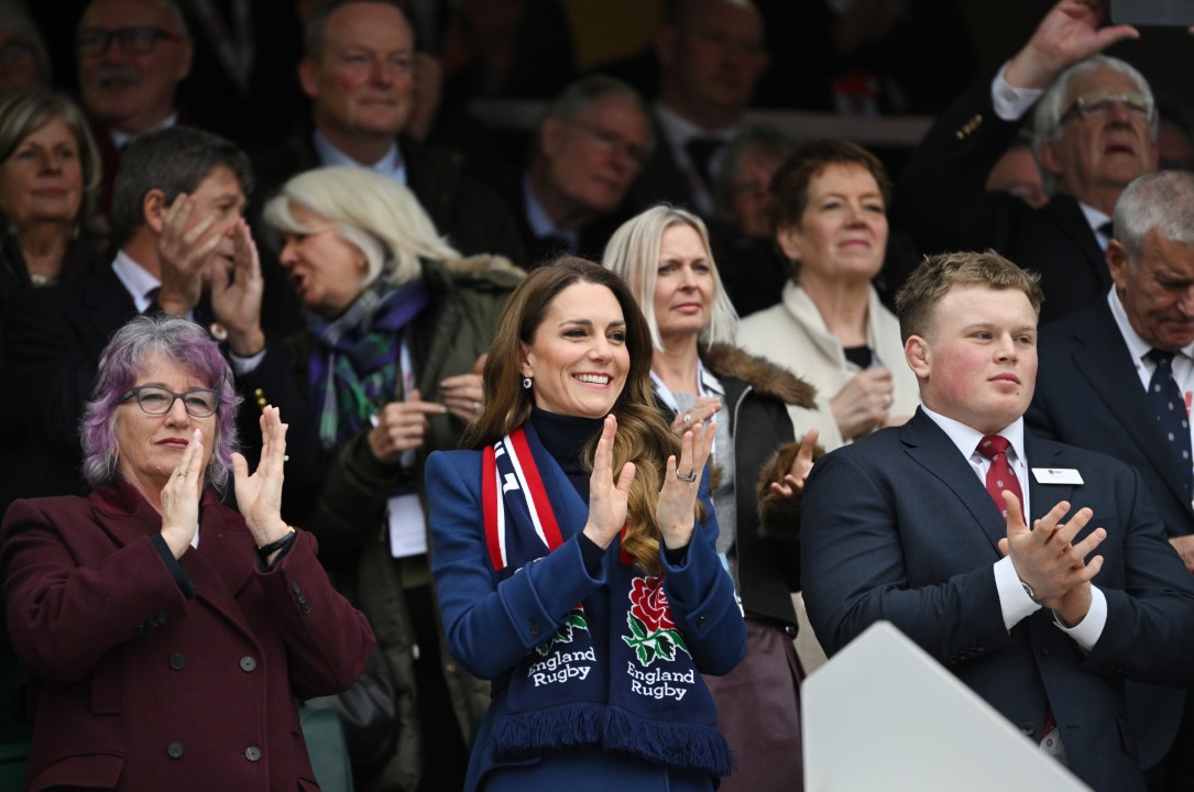 <p>Принцесата на Уелс направи самостоятелна поява на мача Англия &ndash; Ирландия от &bdquo;Шестте нации&ldquo; в Туикънъм, докато принц Уилям и децата отсъстваха, а визитата ѝ съвпадна с напрегнат момент за кралското семейство</p>