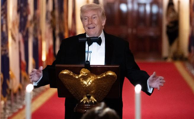 Тръмп: Страхотен болничен кораб е на път към Гренландия