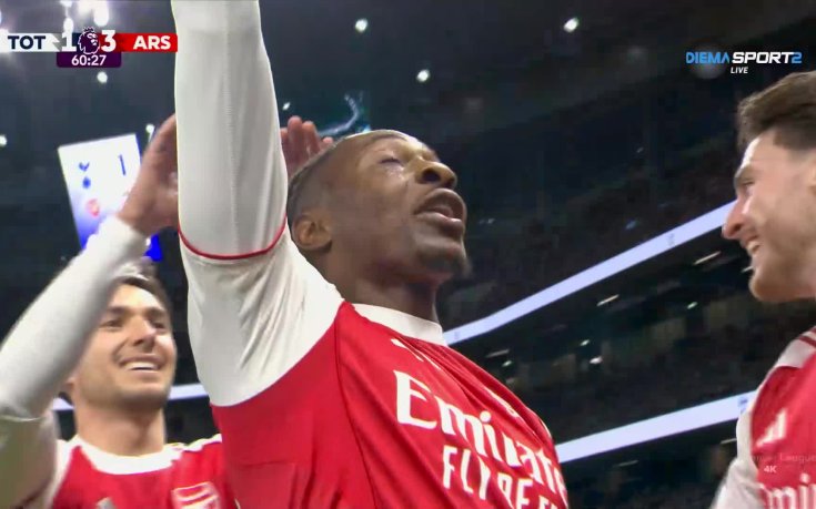 Езе пак се разписа за Арсенал