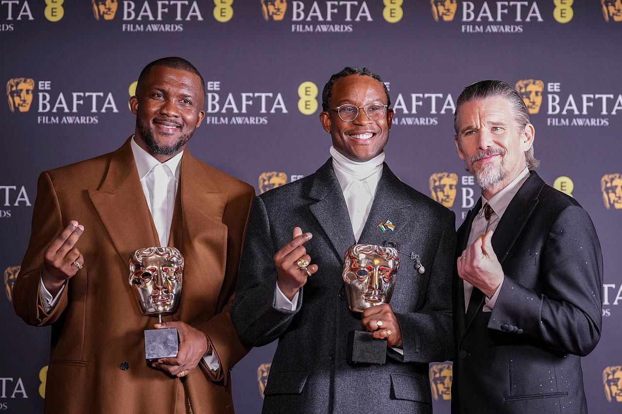 <p>Пред погледите на принцът и принцесата на Уелс Уилям и Катрин бяха раздадени филновите награди БАФТА в Лондон. Звездата от I Swear Робърт Арамайо, Джеси Бъкли от Hamnet и филма One Battle After Another бяха големите печеливши.</p>